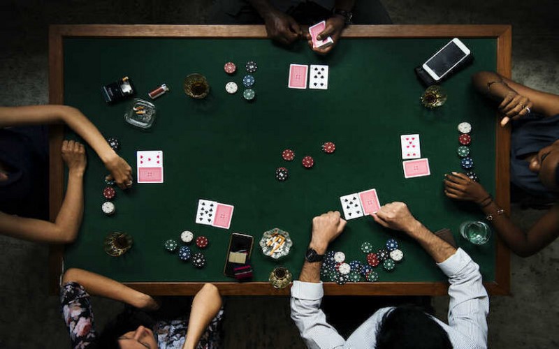 Những thuật ngữ trong game poker về vị trí của cược thủ trên bàn cược 